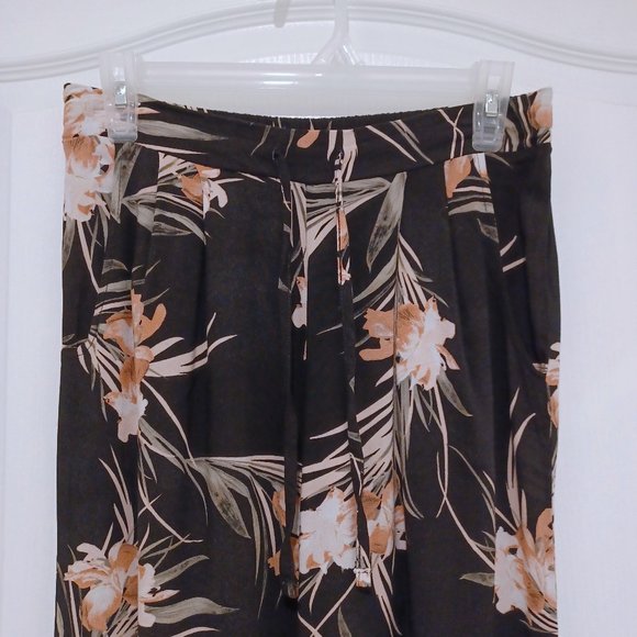 Suzy Shier Pants - Suzy Shier Pink and Black Floral Wide Legged Pants